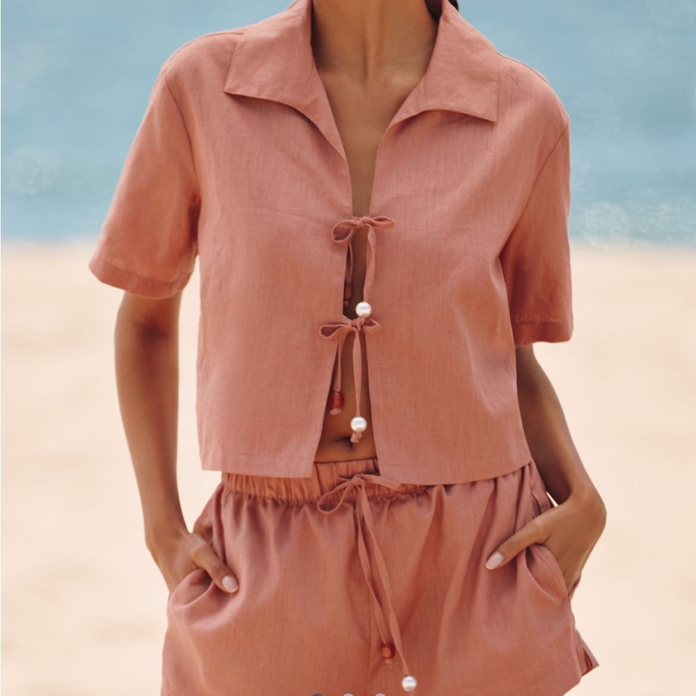 Seafolly  Linen Set- Blend Top Short Sleeve Tie Detail and shorts.